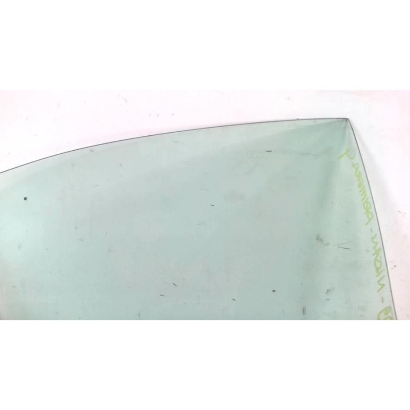 Vitre arriere droit NISSAN PRIMERA 4 d’occasion