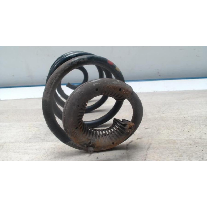 Ressort de suspension arriere gauche RENAULT CLIO 3 PHASE 1 d’occasion