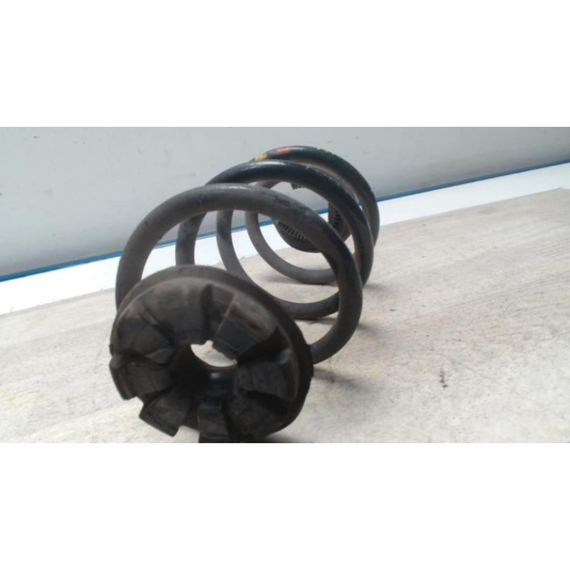 Ressort de suspension arriere droit RENAULT CLIO 3 PHASE 1 d’occasion