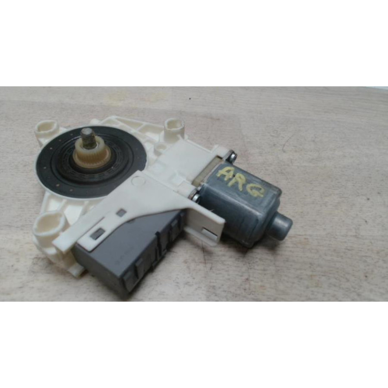 Moteur leve vitre arriere gauche PEUGEOT 407 PHASE 1 d’occasion