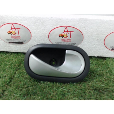 Poignee porte arriere droit RENAULT CLIO III ESTATE PHASE 1 d’occasion