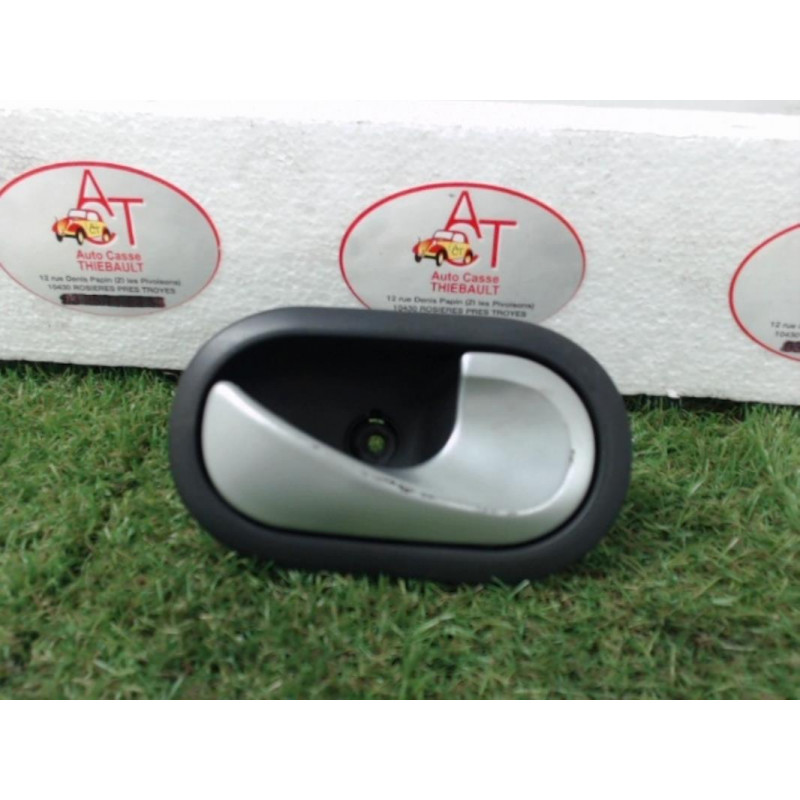 Poignee porte arriere droit RENAULT CLIO III ESTATE PHASE 1 d’occasion