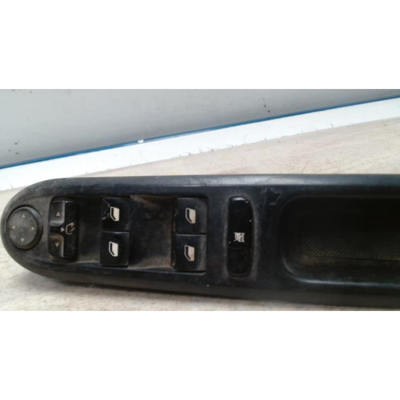 Interrupteur de leve vitre avant gauche PEUGEOT 407 PHASE 1 d’occasion