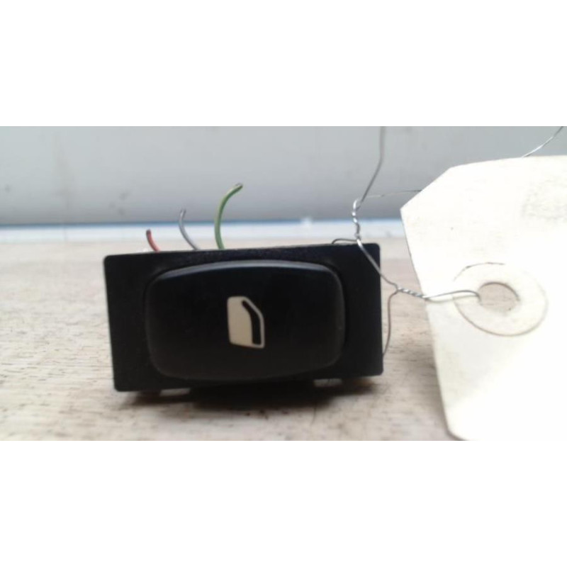 Interrupteur de leve vitre avant droit PEUGEOT 407 PHASE 1 d’occasion