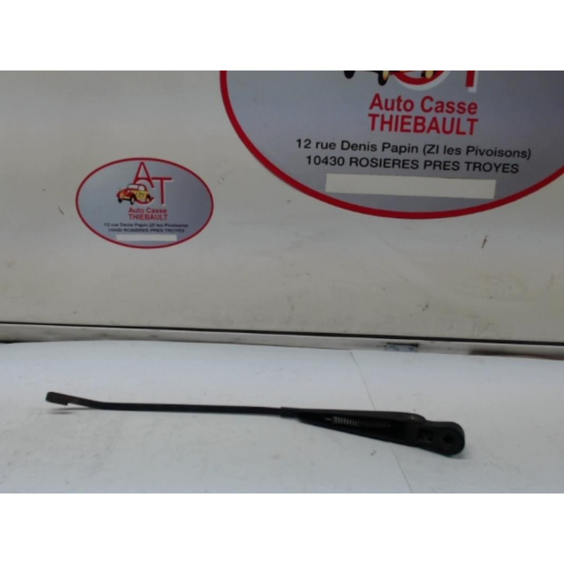 Bras essuie glace avant droit IVECO  d’occasion