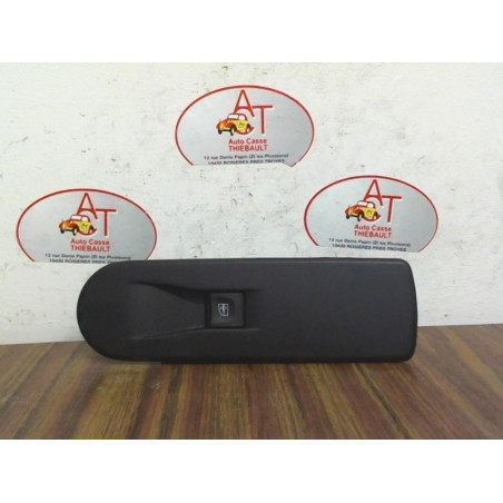 Interrupteur de leve vitre avant droit RENAULT CLIO IV d’occasion