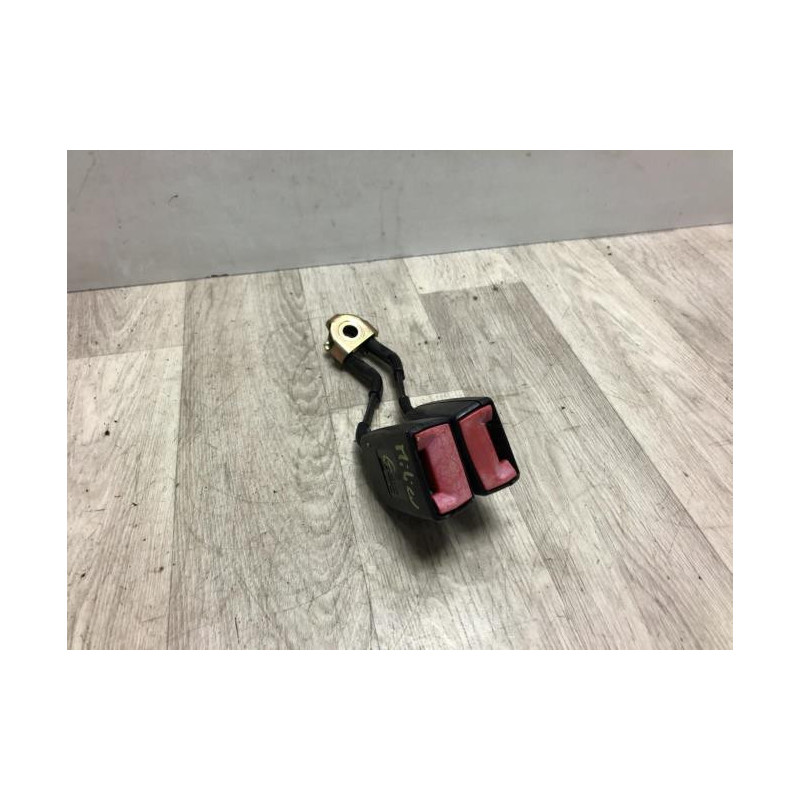 Attache ceinture arriere gauche VOLKSWAGEN GOLF 4 d’occasion