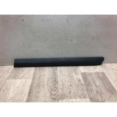 Baguette de porte arriere gauche  VOLKSWAGEN FOX d’occasion