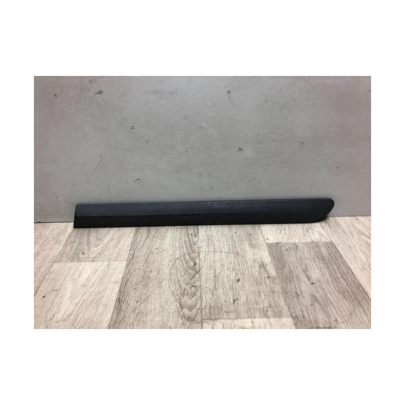Baguette de porte arriere gauche  VOLKSWAGEN FOX d’occasion