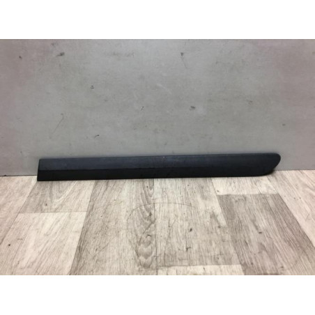 Baguette de porte arriere gauche  VOLKSWAGEN FOX d’occasion