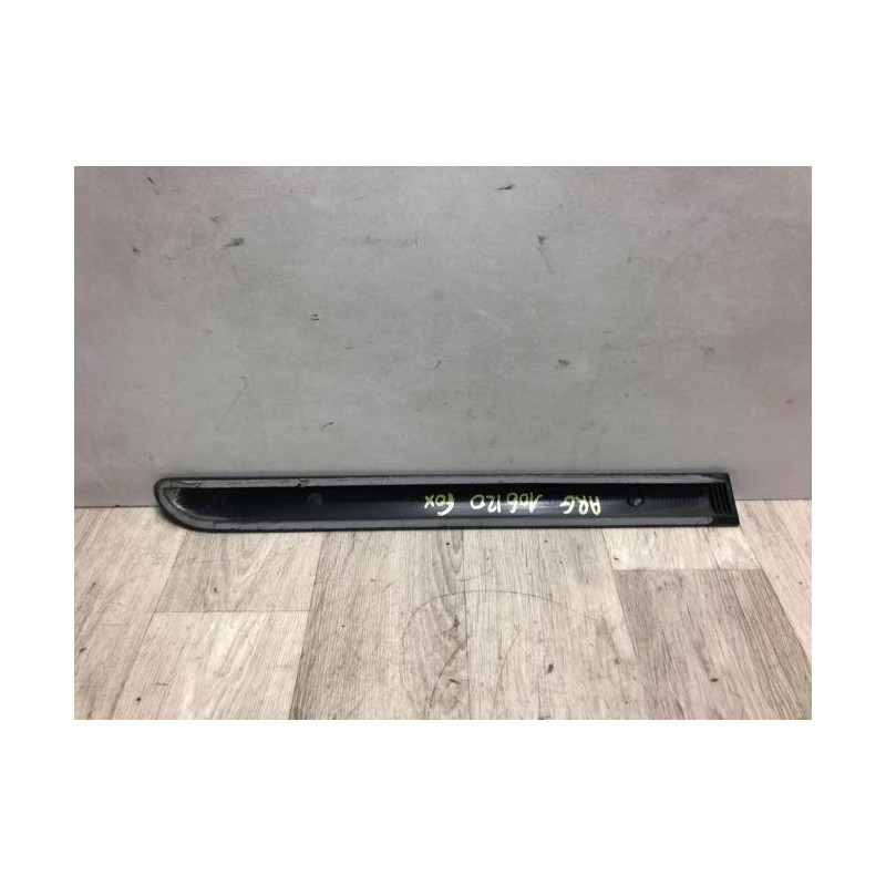 Baguette de porte arriere gauche  VOLKSWAGEN FOX d’occasion
