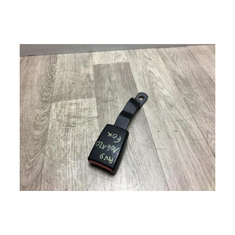 Attache ceinture avant droit VOLKSWAGEN FOX d’occasion
