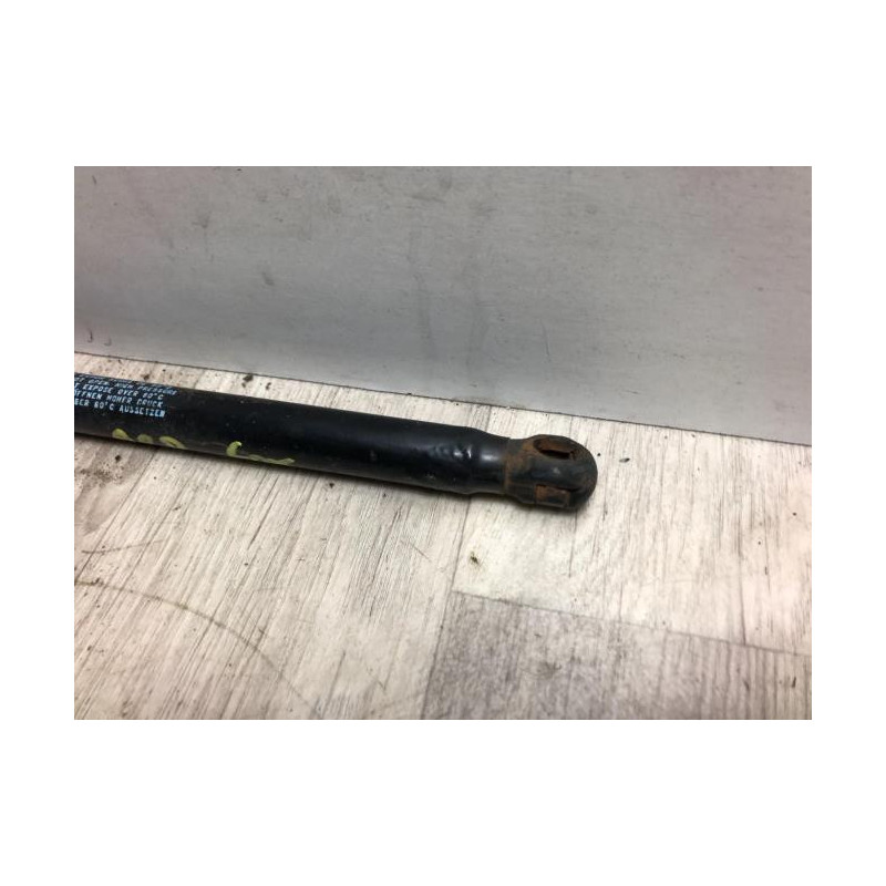 Verin de coffre droit VOLKSWAGEN FOX d’occasion