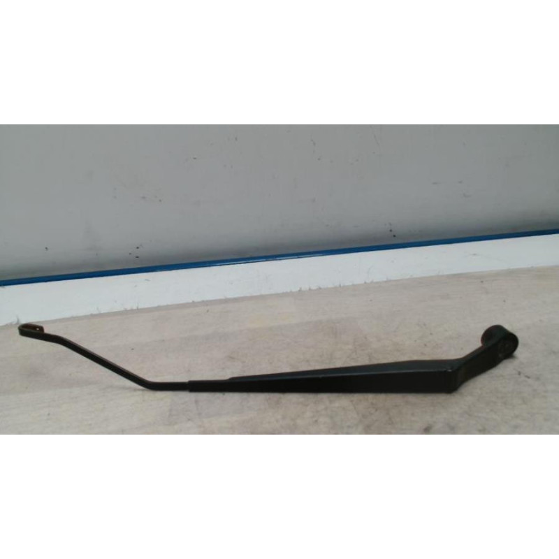 Bras essuie glace avant droit SUZUKI SWIFT 4 d’occasion