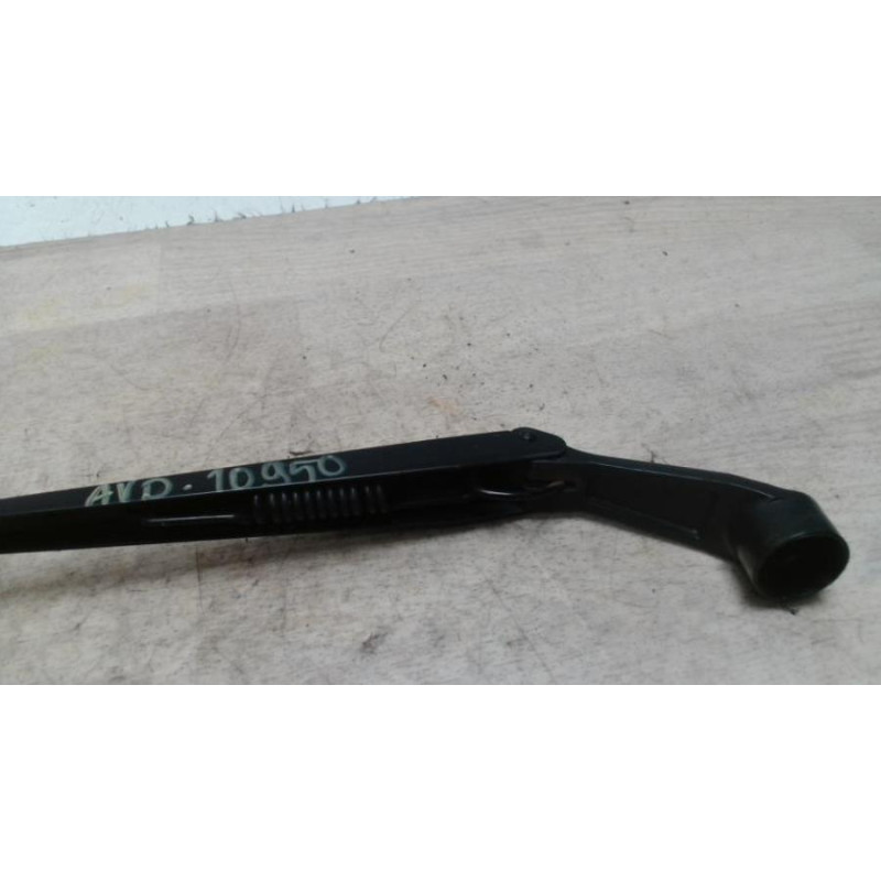 Bras essuie glace avant droit SUZUKI SWIFT 4 d’occasion