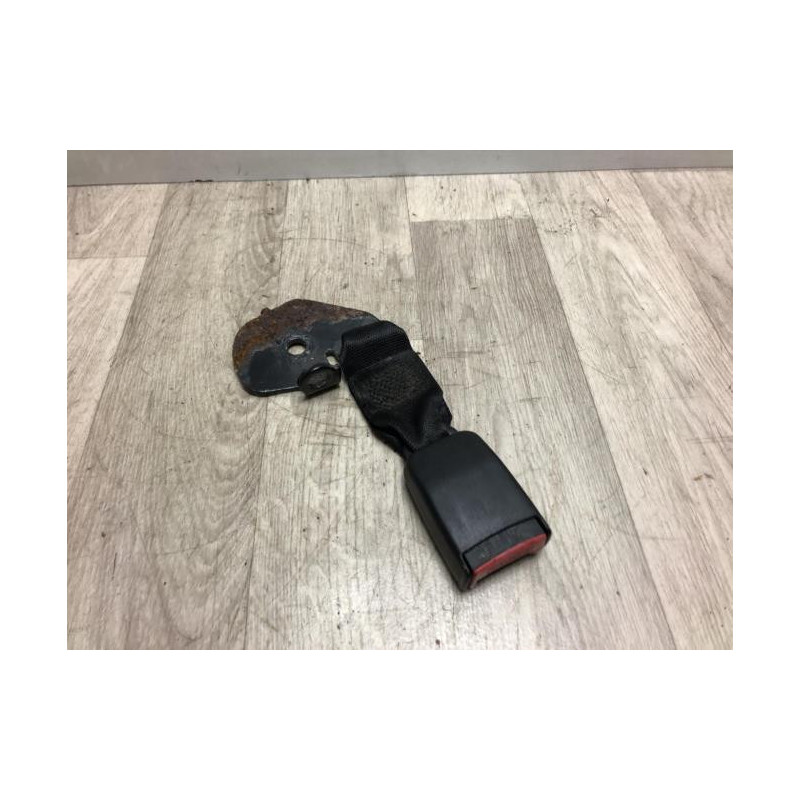 Attache ceinture arriere centrale RENAULT CLIO 2 PHASE 1 d’occasion