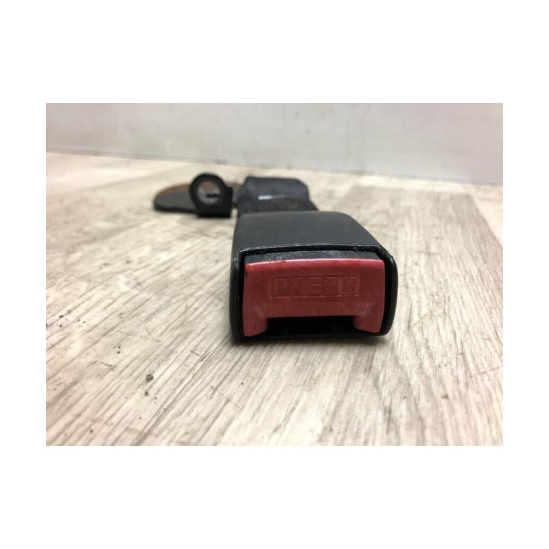 Attache ceinture arriere centrale RENAULT CLIO 2 PHASE 1 d’occasion