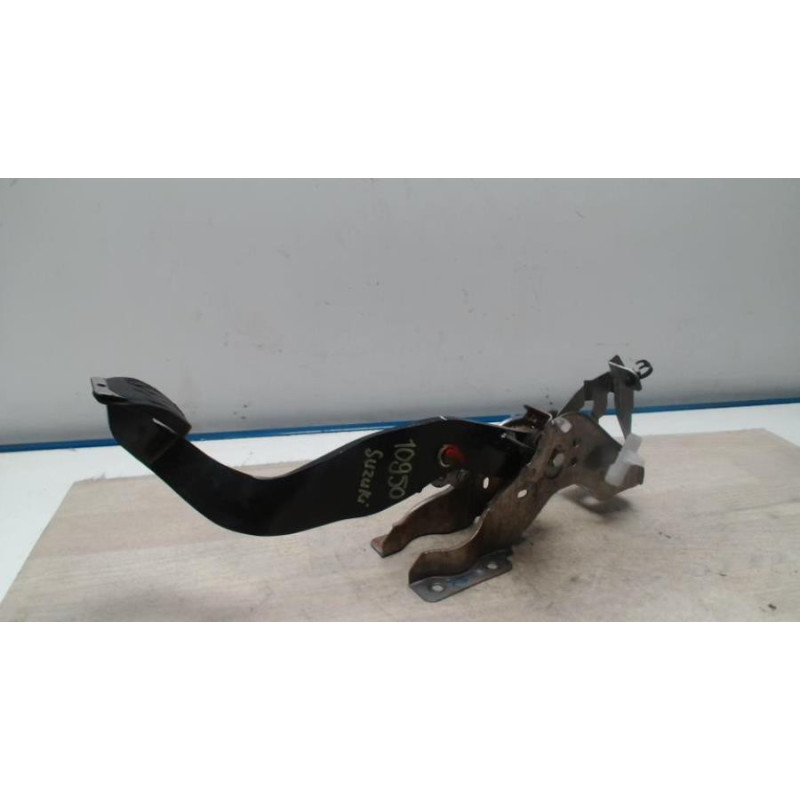 Pedalier de frein SUZUKI SWIFT 4 d’occasion