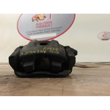 Etrier avant gauche (freinage) TOYOTA AVENSIS-V VERSO d’occasion