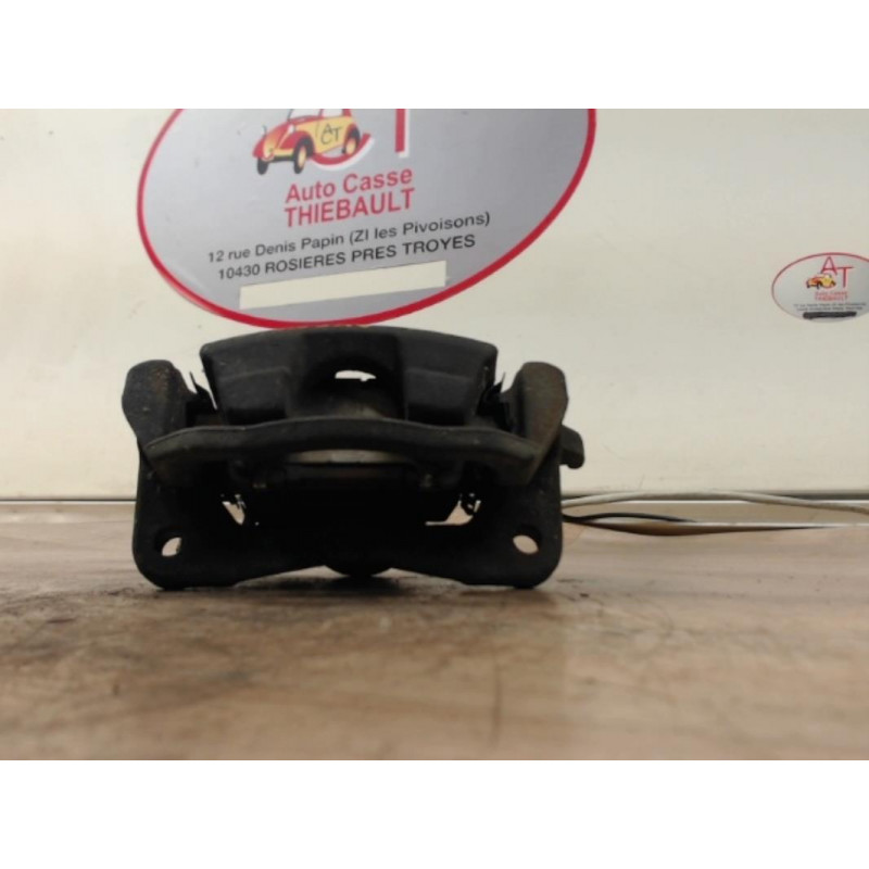 Etrier avant gauche (freinage) TOYOTA AVENSIS-V VERSO d’occasion