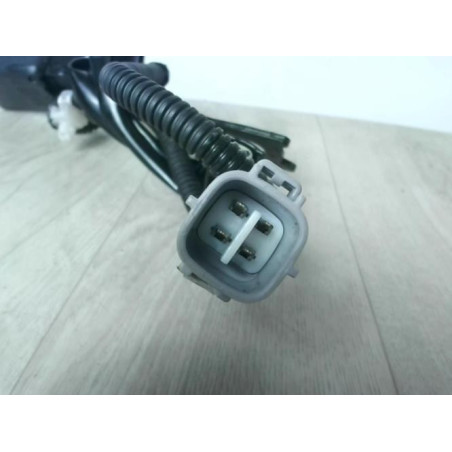 Attache ceinture avant gauche TOYOTA COROLLA VERSO 2 PHASE 2 d’occasion