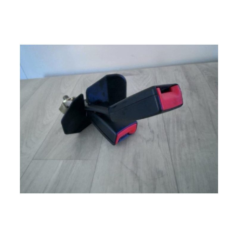 Attache ceinture arriere centrale AUDI A4 2 AVANT PHASE 2 BREAK d’occasion