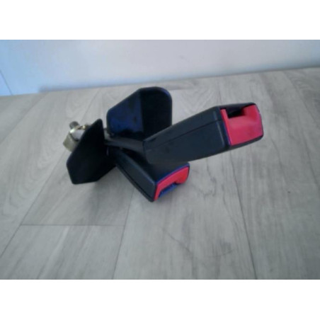 Attache ceinture arriere centrale AUDI A4 2 AVANT PHASE 2 BREAK d’occasion