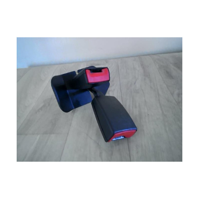 Attache ceinture arriere centrale AUDI A4 2 AVANT PHASE 2 BREAK d’occasion