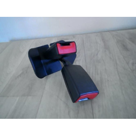 Attache ceinture arriere centrale AUDI A4 2 AVANT PHASE 2 BREAK d’occasion