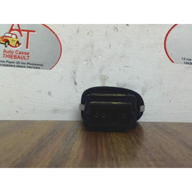 Interrupteur de leve vitre arriere droit OPEL CORSA (D) PHASE 1 d’occasion