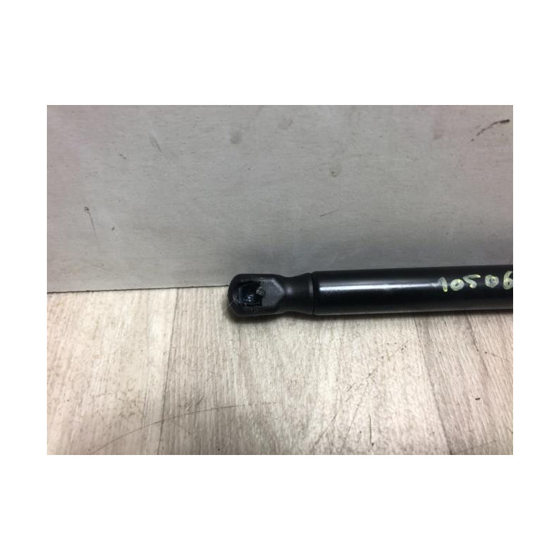 Verin de coffre droit VOLKSWAGEN GOLF PLUS PHASE 1 d’occasion