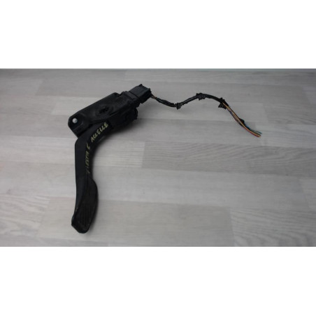 Pedalier d'accelerateur FORD FIESTA 6 PHASE 1 d’occasion