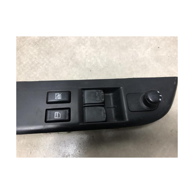 Interrupteur de leve vitre avant gauche SUZUKI SWIFT 3 d’occasion
