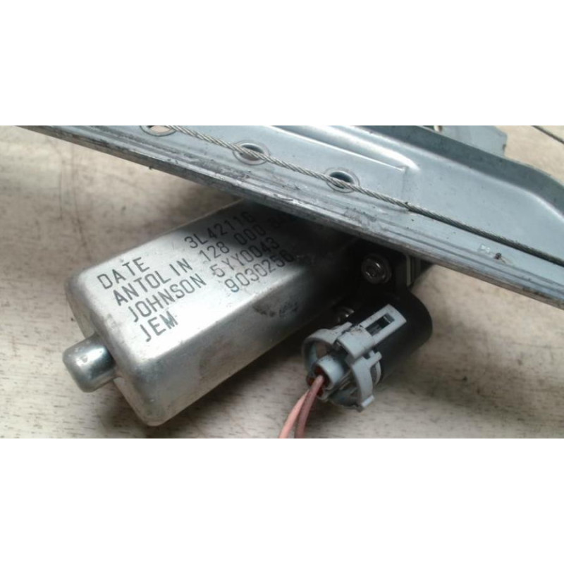 Leve vitre electrique avant droit DACIA DUSTER 1 PHASE 1 d’occasion