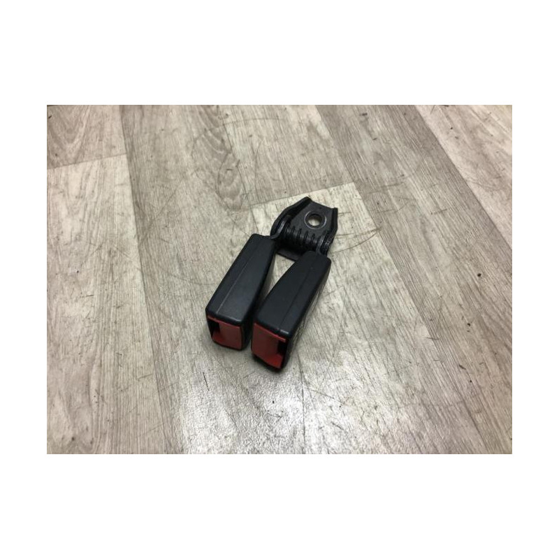 Attache ceinture arriere centrale VOLKSWAGEN SCIROCCO 3 PHASE 1 COUPE d’occasion