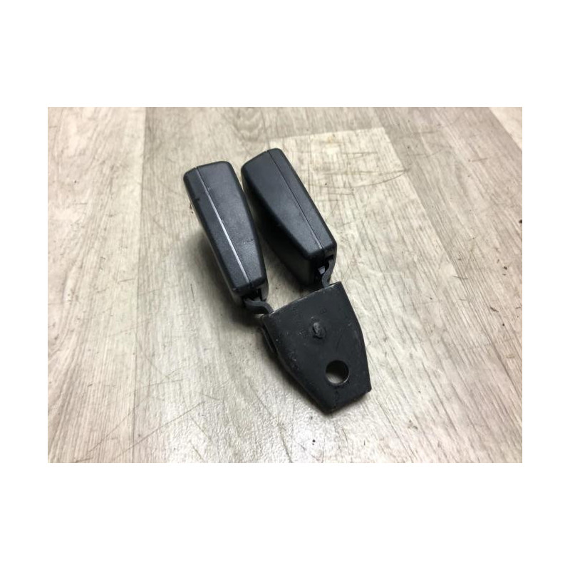 Attache ceinture arriere centrale VOLKSWAGEN SCIROCCO 3 PHASE 1 COUPE d’occasion