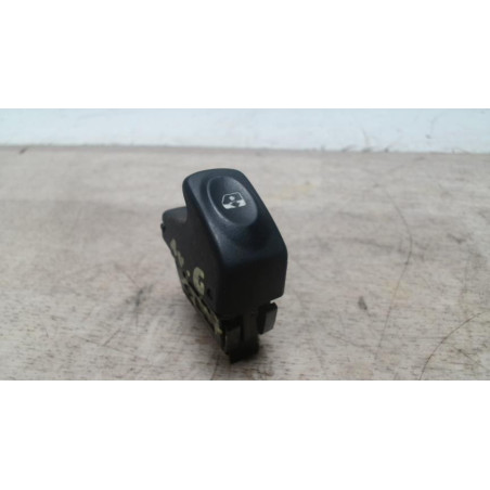 Interrupteur de leve vitre avant gauche RENAULT CLIO 2 PHASE 2 d’occasion