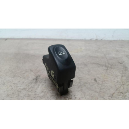 Interrupteur de leve vitre avant gauche RENAULT CLIO 2 PHASE 2 d’occasion