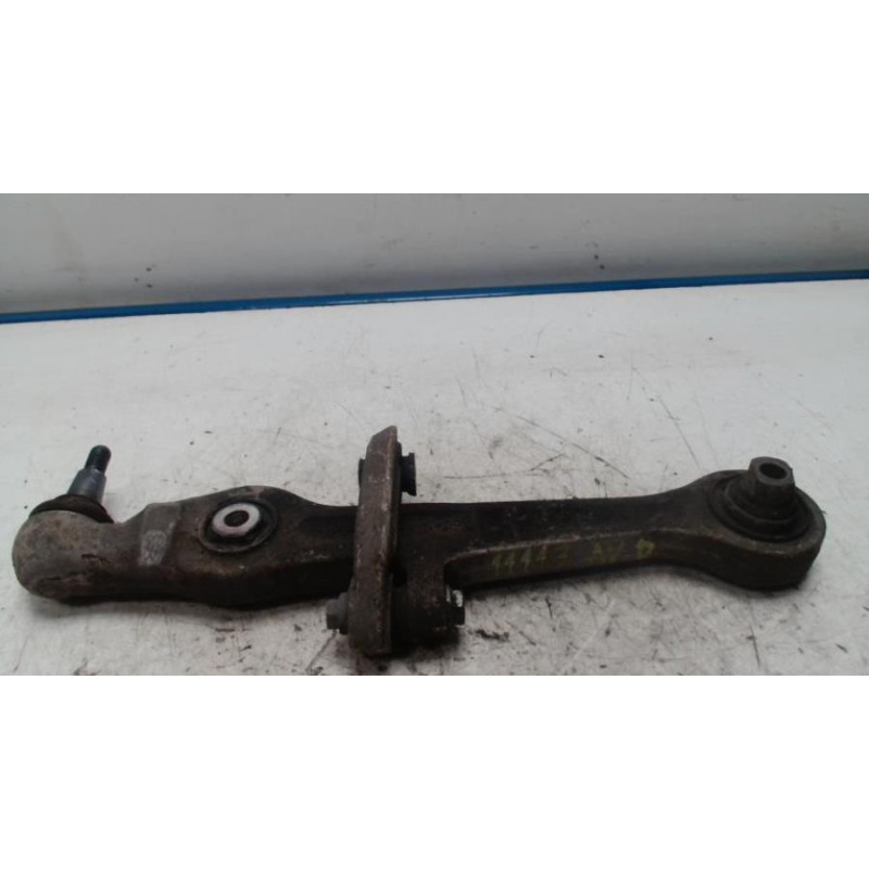 Bras de suspension superieur avant droit AUDI A4 2 AVANT PHASE 1 BREAK d’occasion