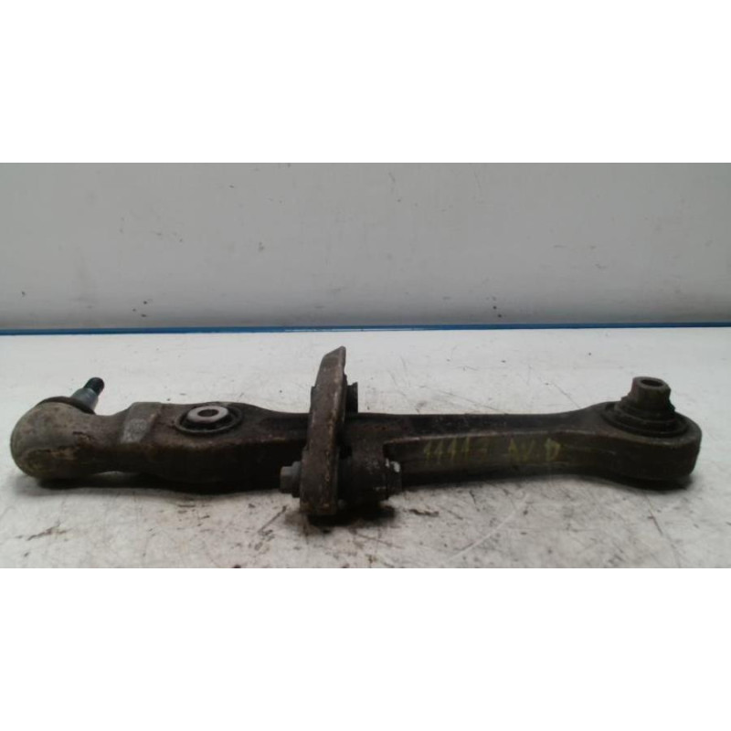 Bras de suspension superieur avant droit AUDI A4 2 AVANT PHASE 1 BREAK d’occasion