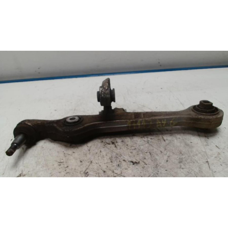 Bras de suspension superieur avant gauche AUDI A4 2 AVANT PHASE 1 BREAK d’occasion
