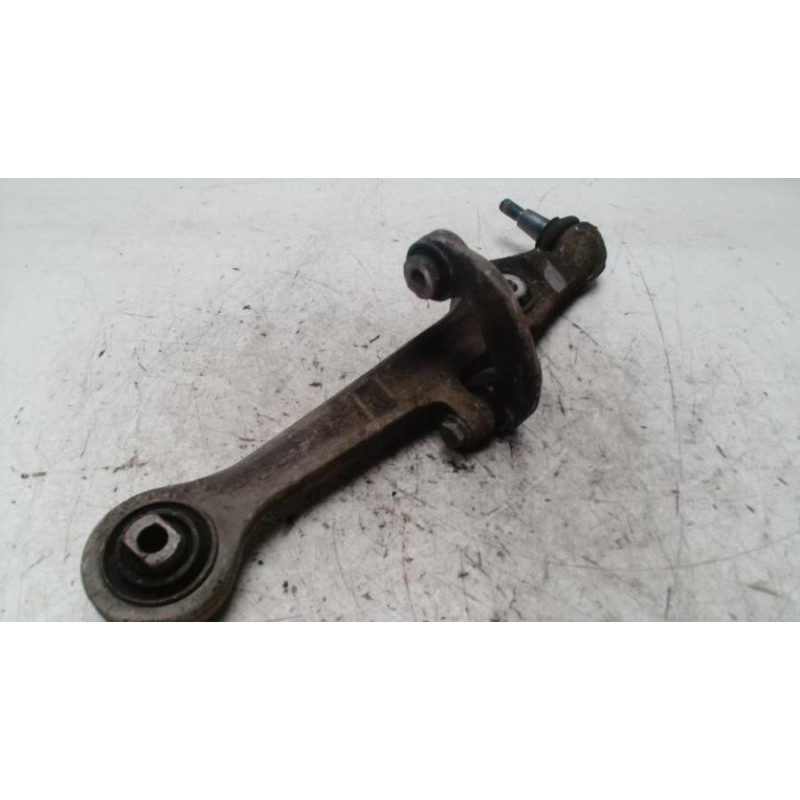 Bras de suspension superieur avant gauche AUDI A4 2 AVANT PHASE 1 BREAK d’occasion