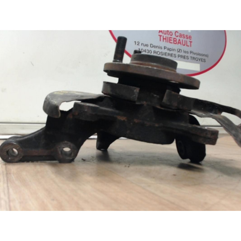 Fusee avant gauche NISSAN ALMERA d’occasion