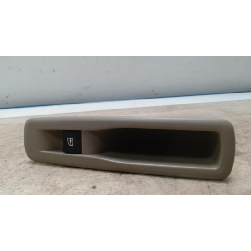 Interrupteur de leve vitre arriere droit RENAULT GRAND SCENIC 3 PHASE 1 d’occasion