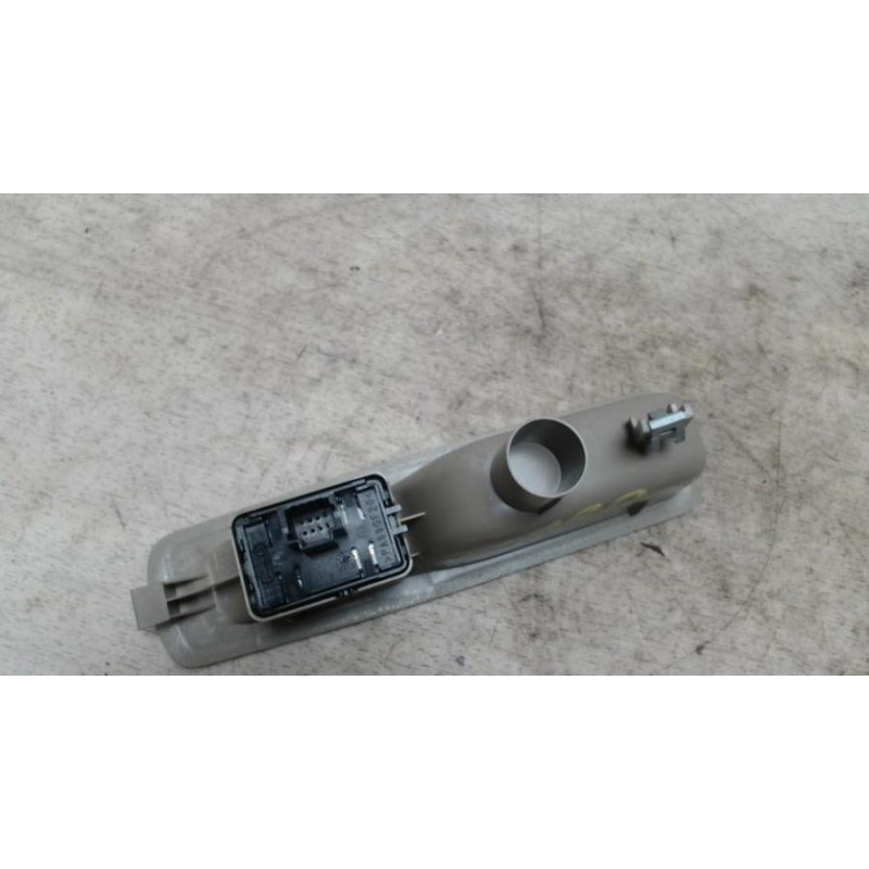 Interrupteur de leve vitre arriere droit RENAULT GRAND SCENIC 3 PHASE 1 d’occasion
