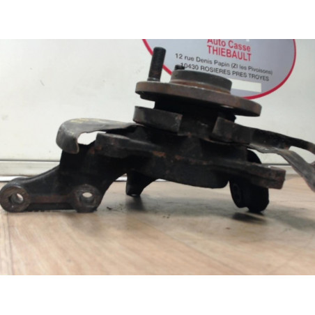 Fusee avant gauche NISSAN ALMERA d’occasion