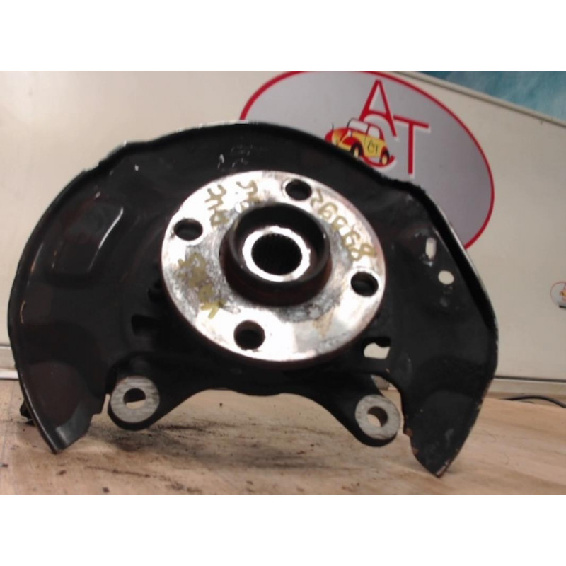 Fusee avant gauche TOYOTA YARIS II PHASE 1 d’occasion