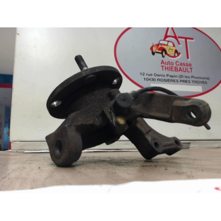 Fusee avant gauche NISSAN  d’occasion