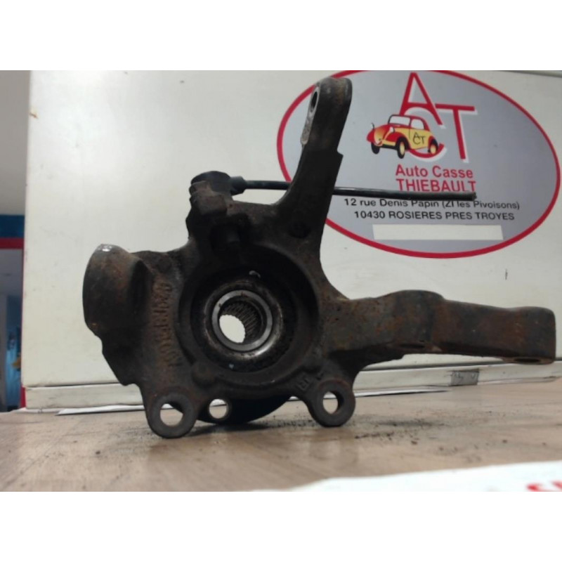 Fusee avant gauche NISSAN  d’occasion