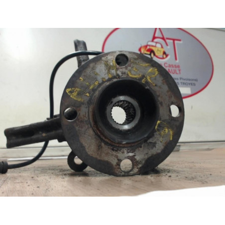 Fusee avant gauche NISSAN  d’occasion